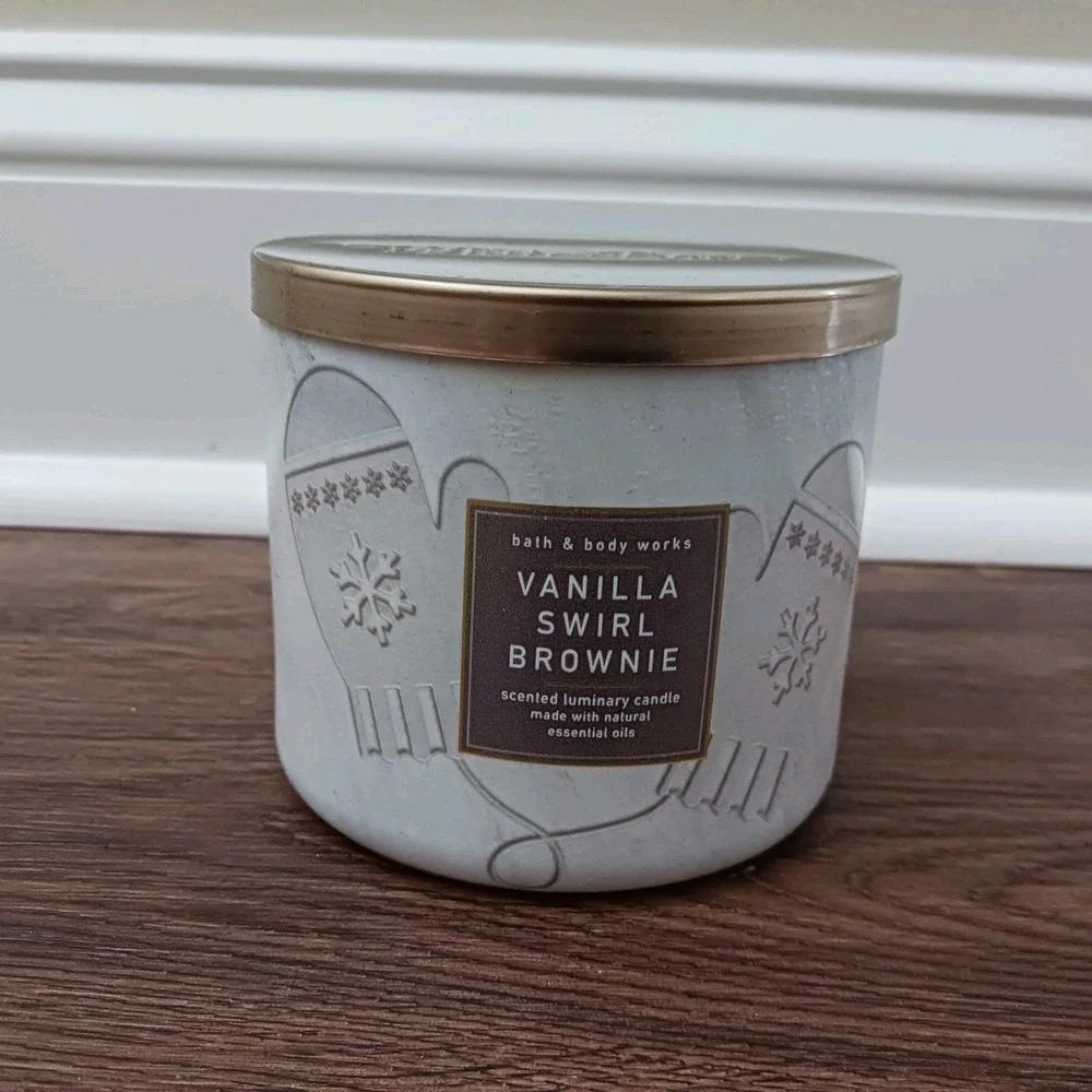 Bath & Body Works Candle 3 Wick Vanilla Swirl Brownie Delicious White Barn New